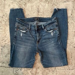 Abercrombie Harper Low Rise Ankle jeans. Size 27/4s